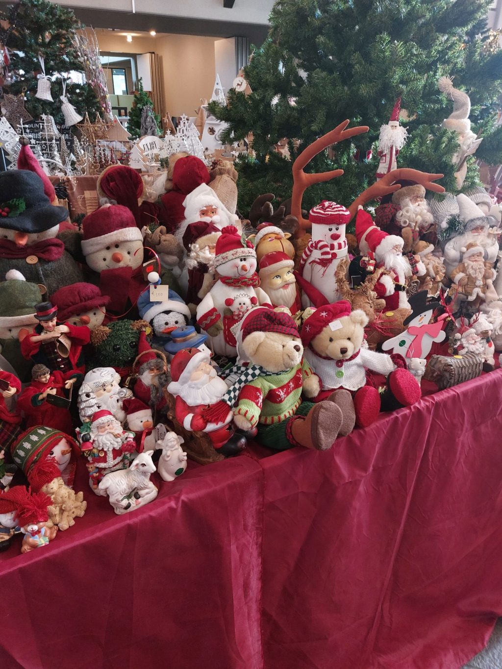 Grootste tweedehands kerstmarkt van Apeldoorn in De Hofstadkerk