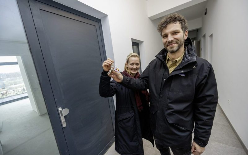 Huurders krijgen sleutel van woningen in voormalige HTS Autotechniek